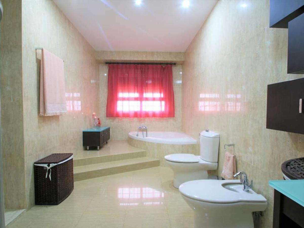 Belvilla By Oyo Villa Valerya Ibanez ภายนอก รูปภาพ